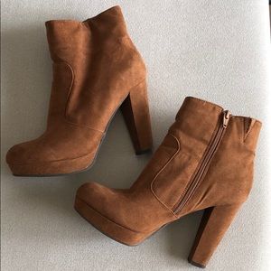 Platform camel boots